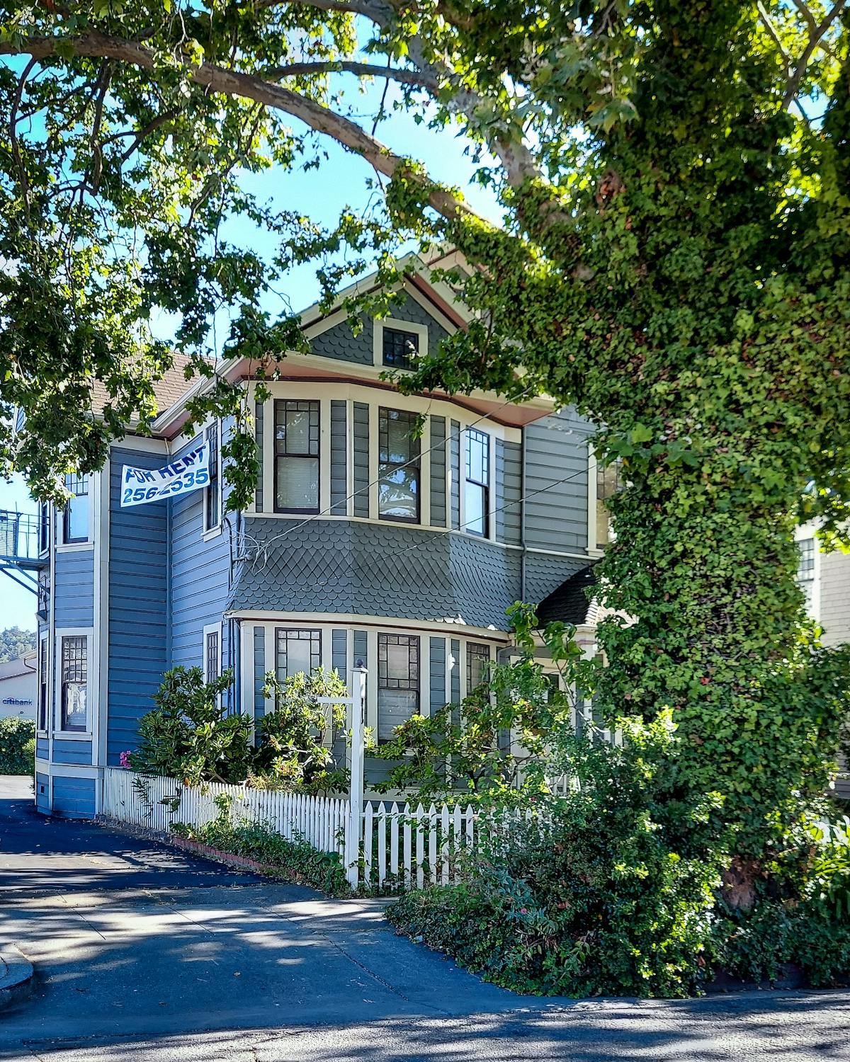 Charming 3BR House with Yard in Centerport